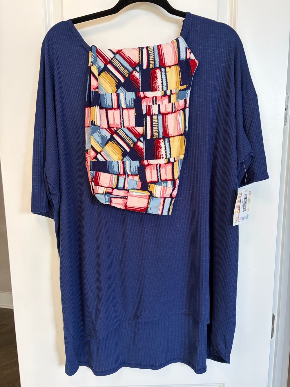 2X LuLaRoe Navy Ribbed Irma Tunic with coordinating leggings